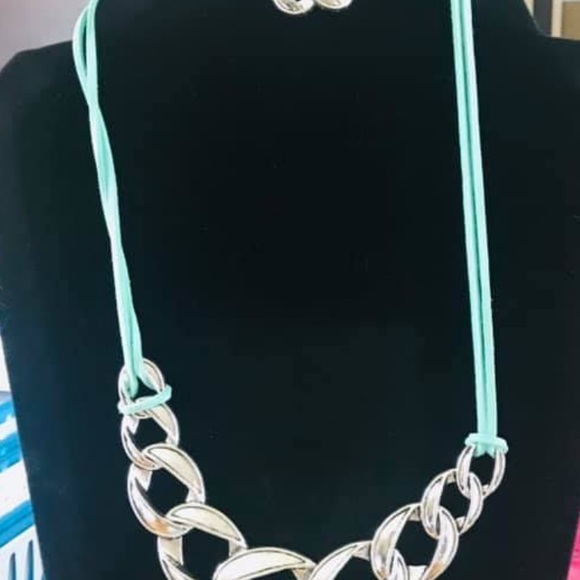 Neckless - Picture 5 of 8